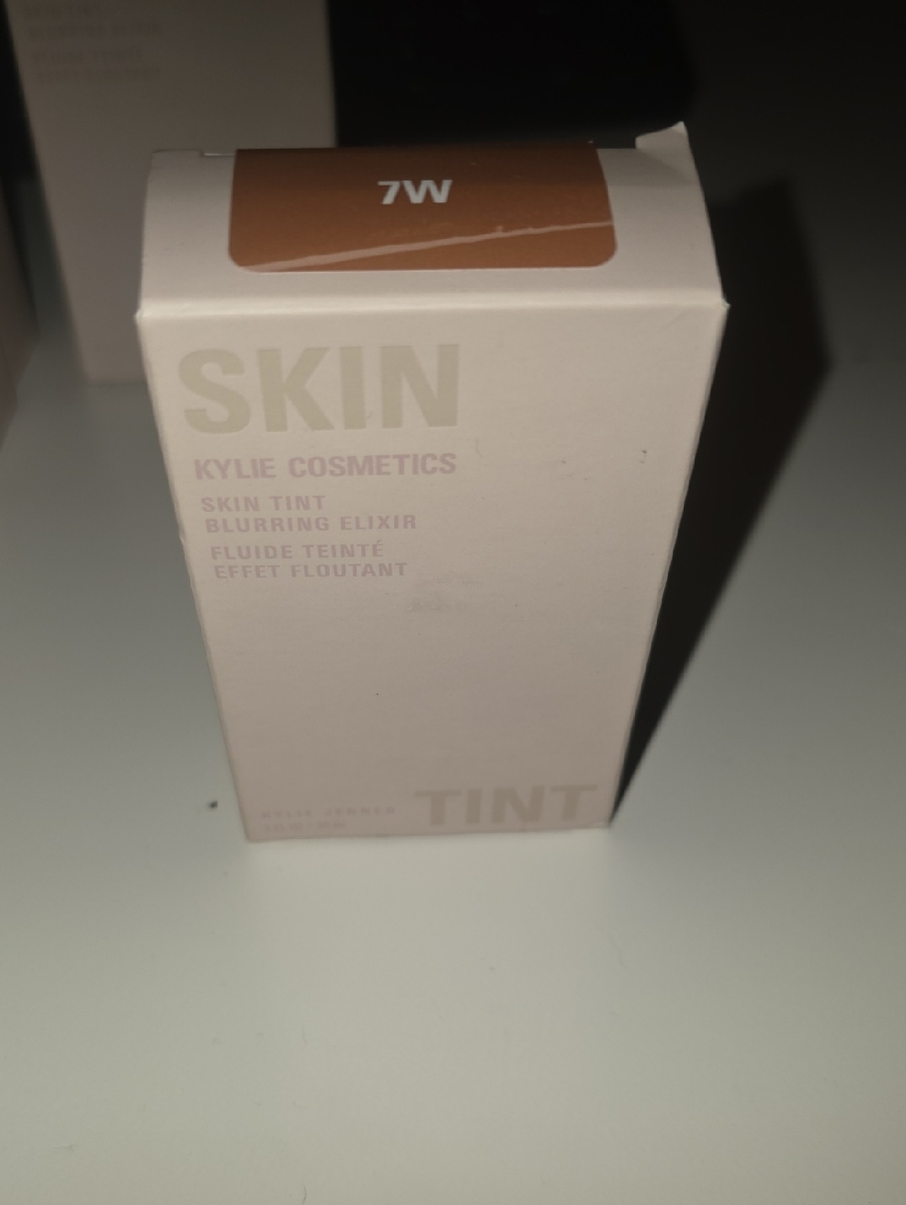 Kylie Cosmetics Skin Tint Blurring Elixir - Warm Brown (7W) Boxed Nude